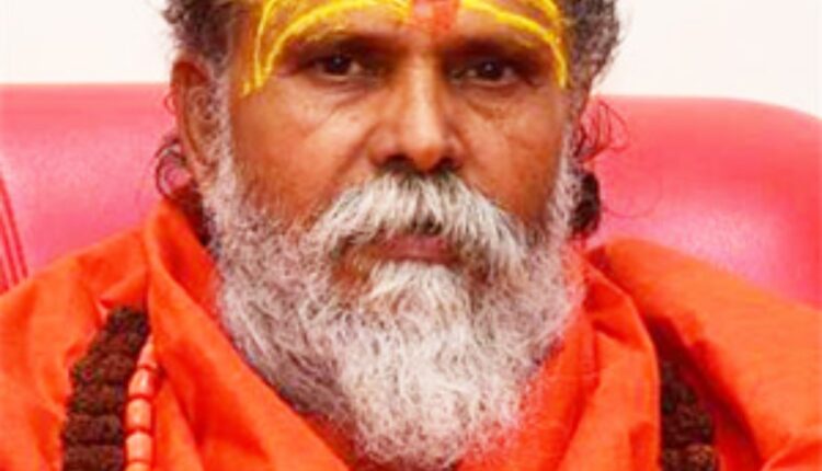 महंत नरेंद्र गिरि ने लगाई फांसी, कमरे से बरामद हुआ सुसाइड नोट