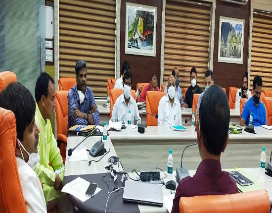लम्बित प्रस्तावों को आगामी कैबिनेट में लायें अधिकारी : डॉ धनसिंह रावत