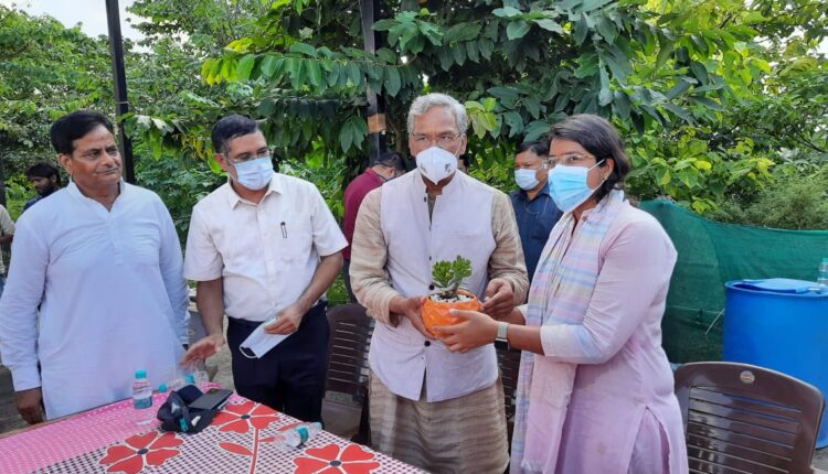 हर व्यक्ति एक पौधा जरूर लगाए : त्रिवेंद्र सिंह रावत