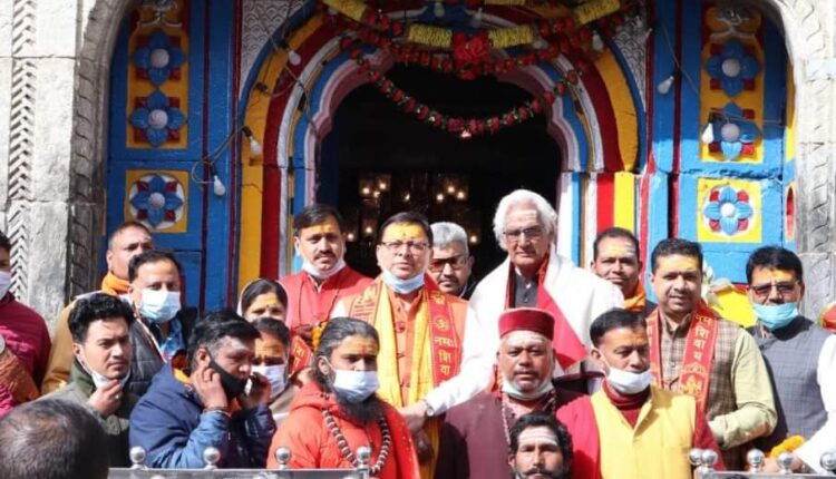 सीएम धामी पहुंचे केदारनाथ, पुनर्निर्माण कार्य का किया अवलोकन