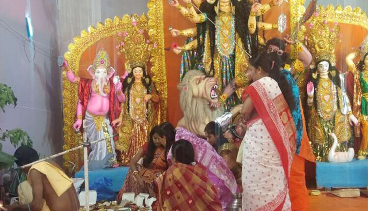 बंगाल में कोविड बढ़ने का खतरा, दुर्गा POOJA को लेकर बढ़ रही चहल-पहल