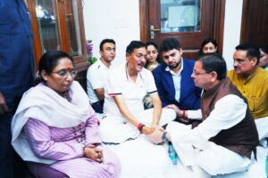 अपूरणीय क्षति: मुख्यमंत्री धामी ने जसपाल राणा के परिजनों से मुलाकात कर ढांढस बंधाया; कहा- उत्तराखंड ने अपना एक महान सपूत और खेल मार्गदर्शक खो दिया...| Pic Credit : Pushkar Singh Dhami/FB
