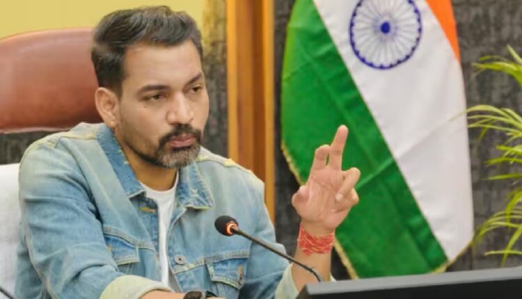 डीएम देहरादून आशीष चौहान। (फाइल फोटो)