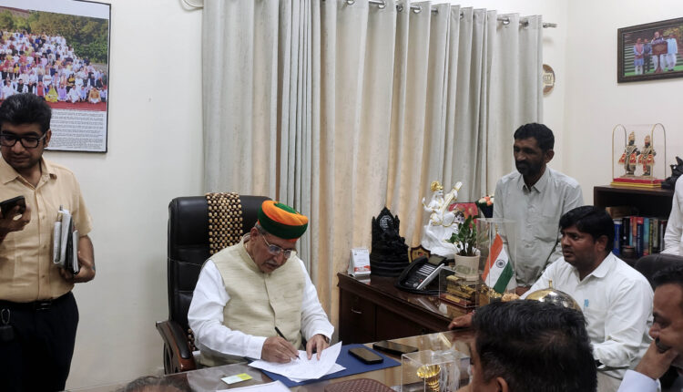 बेगमपुरा से विकसित भारत: आज अपने आवास पर समर्थकों और कार्यकर्ताओं के साथ एक अनौपचारिक बैठक में कानून मंत्री अर्जुन राम मेघवाल...| Chanakya Mantra